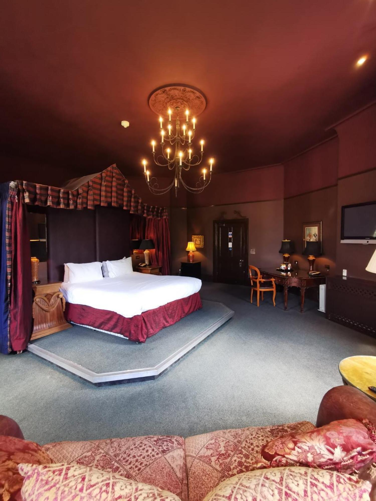 Ruthin Castle Hotel And Spa Bagian luar foto